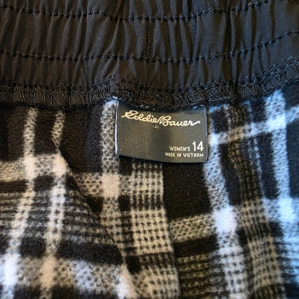 Eddie Bauer Womens 14 Fleece Lined Joggers Black Plaid Insulated Cargo Pants - Picture 3 of 11